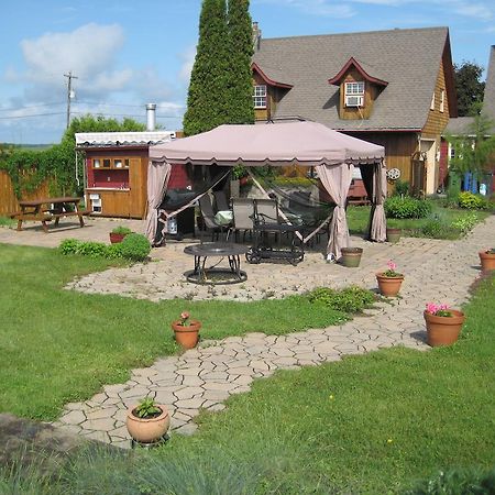 Eden Sur Terre Bed & Breakfast Marieville ภายนอก รูปภาพ