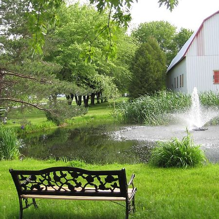 Eden Sur Terre Bed & Breakfast Marieville ภายนอก รูปภาพ