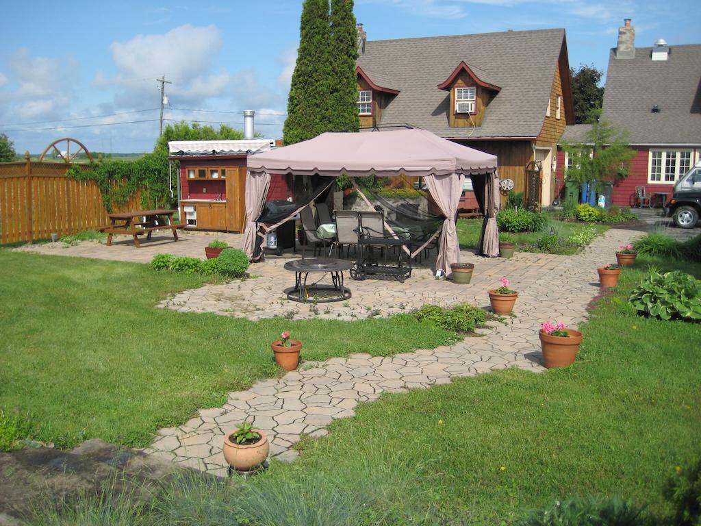 Eden Sur Terre Bed & Breakfast Marieville ภายนอก รูปภาพ