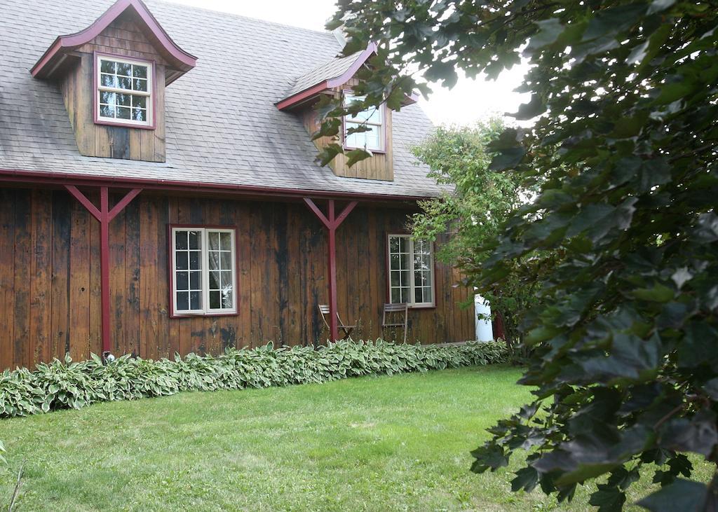 Eden Sur Terre Bed & Breakfast Marieville ภายนอก รูปภาพ